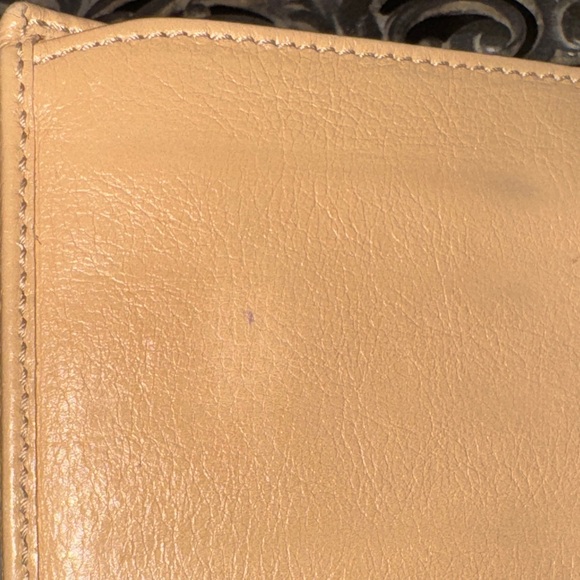 Gucci Beige Monogram Wallet - Picture 10 of 17